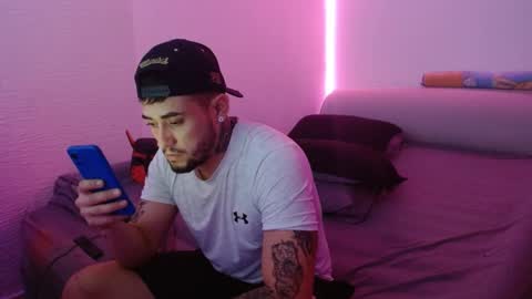 Snapshot of miialiiam0 chatting on January 9, 4:52 am Mia and Liam online show from January 9, 4:52 am