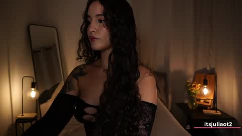 Snapshot of miissjulia chatting on May 27, 1:35 am online show from May 27, 1:35 am
