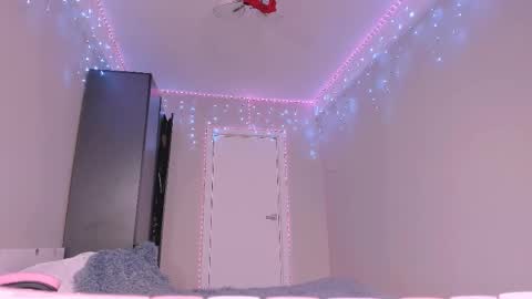 Snapshot of mikaella_nicole chatting on April 28, 8:14 pm mikaella_nicole online show from April 28, 8:14 pm