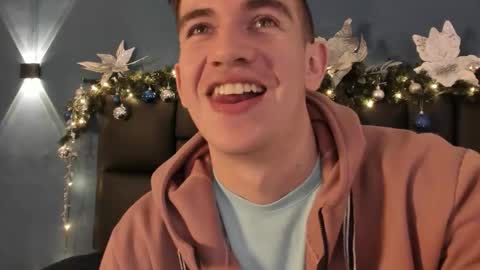 mikael online show from December 17, 4:07 am