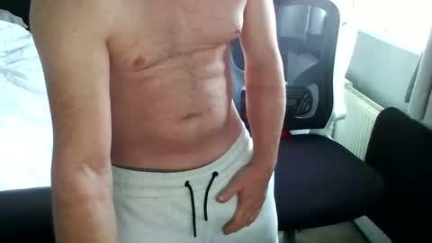 Snapshot of mike454084 chatting on February 7, 11:36 am mike454084 online show from February 7, 11:36 am