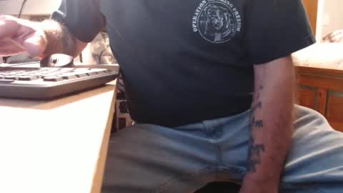 Snapshot of mike694fun chatting on March 19, 10:14 pm mike694fun online show from March 19, 10:14 pm