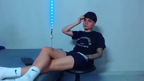 Mike IMDEPENDIENT MODEL online show from November 2, 3:09 am