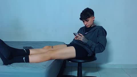 Snapshot of mike777jr chatting on January 17, 4:50 am Mike IMDEPENDIENT MODEL online show from January 17, 4:50 am