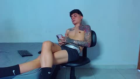 Snapshot of mike777jr chatting on January 18, 5:06 pm Mike IMDEPENDIENT MODEL online show from January 18, 5:06 pm