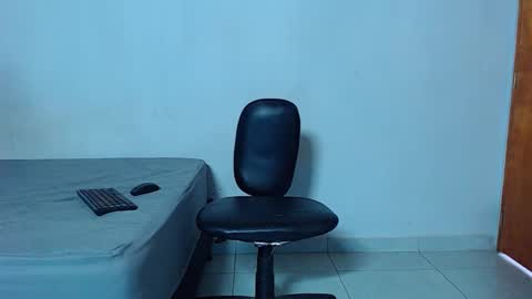 Snapshot of mike777jr chatting on January 19, 1:04 pm Mike IMDEPENDIENT MODEL online show from January 19, 1:04 pm