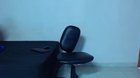 Snapshot of mike777jr chatting on February 1, 1:53 pm Mike IMDEPENDIENT MODEL online show from February 1, 1:53 pm