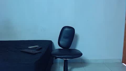 Snapshot of mike777jr chatting on February 2, 2:05 pm Mike IMDEPENDIENT MODEL online show from February 2, 2:05 pm