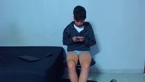 Snapshot of mike777jr chatting on February 3, 4:01 pm Mike IMDEPENDIENT MODEL online show from February 3, 4:01 pm