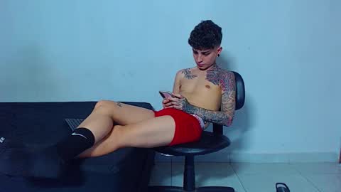 Snapshot of mike777jr chatting on February 4, 5:30 pm Mike IMDEPENDIENT MODEL online show from February 4, 5:30 pm