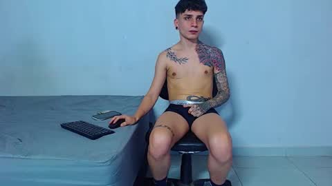 Snapshot of mike777jr chatting on February 10, 2:26 am Mike IMDEPENDIENT MODEL online show from February 10, 2:26 am