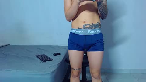 Snapshot of mike777jr chatting on February 14, 4:42 am Mike IMDEPENDIENT MODEL online show from February 14, 4:42 am