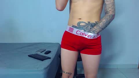 Snapshot of mike777jr chatting on February 15, 4:53 am Mike IMDEPENDIENT MODEL online show from February 15, 4:53 am