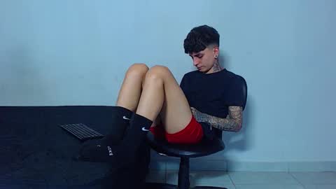 Snapshot of mike777jr chatting on February 27, 2:55 am Mike IMDEPENDIENT MODEL online show from February 27, 2:55 am