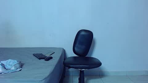 Snapshot of mike777jr chatting on February 28, 5:14 pm Mike IMDEPENDIENT MODEL online show from February 28, 5:14 pm