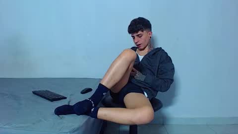 Snapshot of mike777jr chatting on March 2, 5:08 am Mike IMDEPENDIENT MODEL online show from March 2, 5:08 am