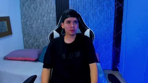 Mike 0233 online show from December 18, 5:02 am