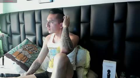Mike Bennet Make me Cum Please online show from April 12, 10:04 pm