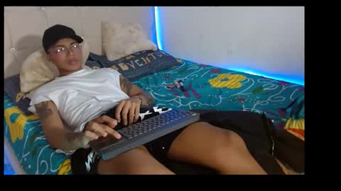 Snapshot of mike_harvey1 chatting on November 19, 3:28 am Kei online show from November 19, 3:28 am