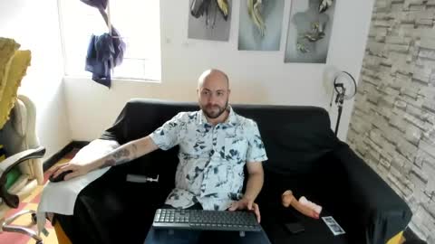 Snapshot of mike_lover_ chatting on July 17, 7:19 pm mike lover online show from July 17, 7:19 pm