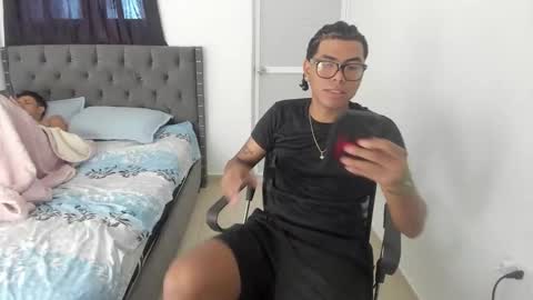 mike_master9 online show from October 18, 5:25 pm