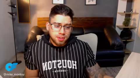 Snapshot of mike_montoya chatting on July 14, 10:48 pm Mike Montoya online show from July 14, 10:48 pm