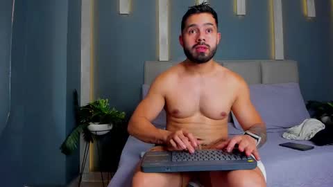 Snapshot of mikeblare chatting on December 28, 7:11 pm Mike Blare online show from December 28, 7:11 pm