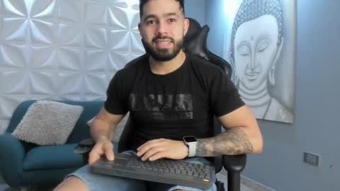 Snapshot of mikeblare chatting on January 2, 7:07 pm Mike Blare online show from January 2, 7:07 pm