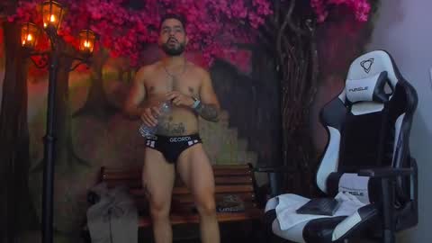 Snapshot of mikeblare chatting on January 21, 7:50 pm Mike Blare online show from January 21, 7:50 pm