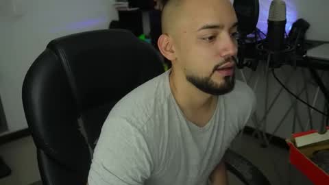 M i k e Crusoe online show from November 1, 11:07 pm