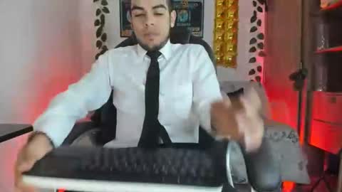 Snapshot of mikee_scooth chatting on January 11, 11:12 am mikee_scooth online show from January 11, 11:12 am