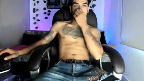 Snapshot of mikee_scooth chatting on September 18, 7:05 pm mikee_scooth online show from September 18, 7:05 pm