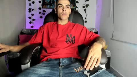 Snapshot of mikee_scooth chatting on September 21, 10:33 pm mikee_scooth online show from September 21, 10:33 pm