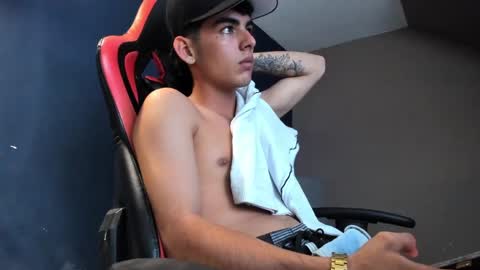 Snapshot of mikefoox chatting on April 1, 11:46 pm Mike online show from April 1, 11:46 pm