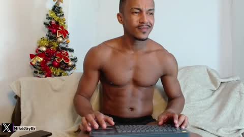 Snapshot of mikejaybr chatting on December 21, 12:16 pm Mike Jay online show from December 21, 12:16 pm