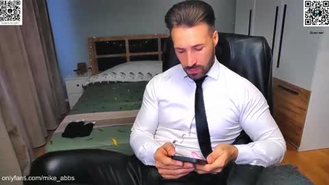Snapshot of mikestrip chatting on October 20, 1:33 pm Mike online show from October 20, 1:33 pm