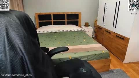 Mike    online show from February 9, 9:52 pm