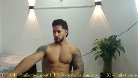 Snapshot of mikethomson01 chatting on April 6, 2:53 am Mike online show from April 6, 2:53 am