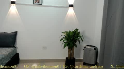 Snapshot of mikethomson01 chatting on April 12, 4:06 am Mike online show from April 12, 4:06 am