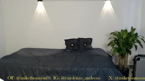Snapshot of mikethomson01 chatting on April 18, 12:31 pm Mike online show from April 18, 12:31 pm