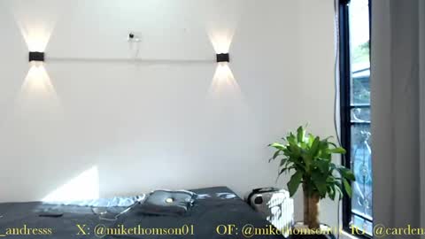 Snapshot of mikethomson01 chatting on April 26, 12:58 pm Mike online show from April 26, 12:58 pm