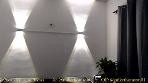 Snapshot of mikethomson01 chatting on April 27, 3:04 am Mike online show from April 27, 3:04 am