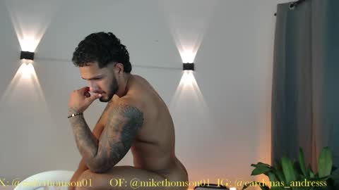 Snapshot of mikethomson01 chatting on May 7, 2:17 am Mike online show from May 7, 2:17 am