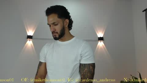 Snapshot of mikethomson01 chatting on May 10, 12:38 am Mike online show from May 10, 12:38 am