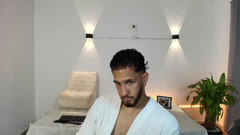Snapshot of mikethomson01 chatting on May 23, 12:16 am Mike online show from May 23, 12:16 am