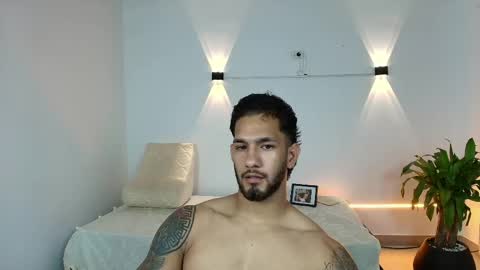 Snapshot of mikethomson01 chatting on May 29, 12:30 am Mike online show from May 29, 12:30 am