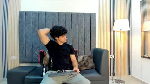 Snapshot of mikey_banji chatting on September 15, 12:16 pm mikey_banji online show from September 15, 12:16 pm