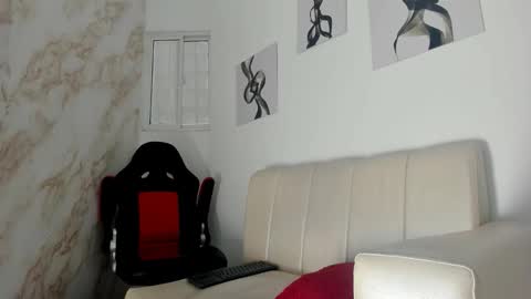 Snapshot of mikey_banji chatting on October 12, 12:59 pm mikey_banji online show from October 12, 12:59 pm