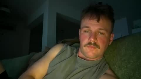 Snapshot of mikey_em chatting on April 12, 4:39 am mikey_em online show from April 12, 4:39 am