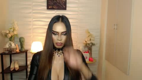 Snapshot of mikeyalawi03 chatting on December 23, 3:01 pm Mistress MikeyAlawi online show from December 23, 3:01 pm